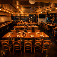 全席喫煙可能。見渡しやすい店内では大人数様でもご利用いただけます。大型宴会などお気軽にお問い合わせください。幹事様無料サービスあり◎