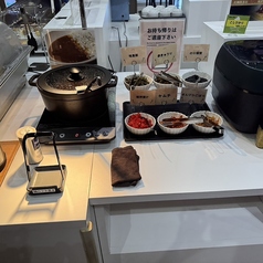 ご飯、カレー、ご飯のお供