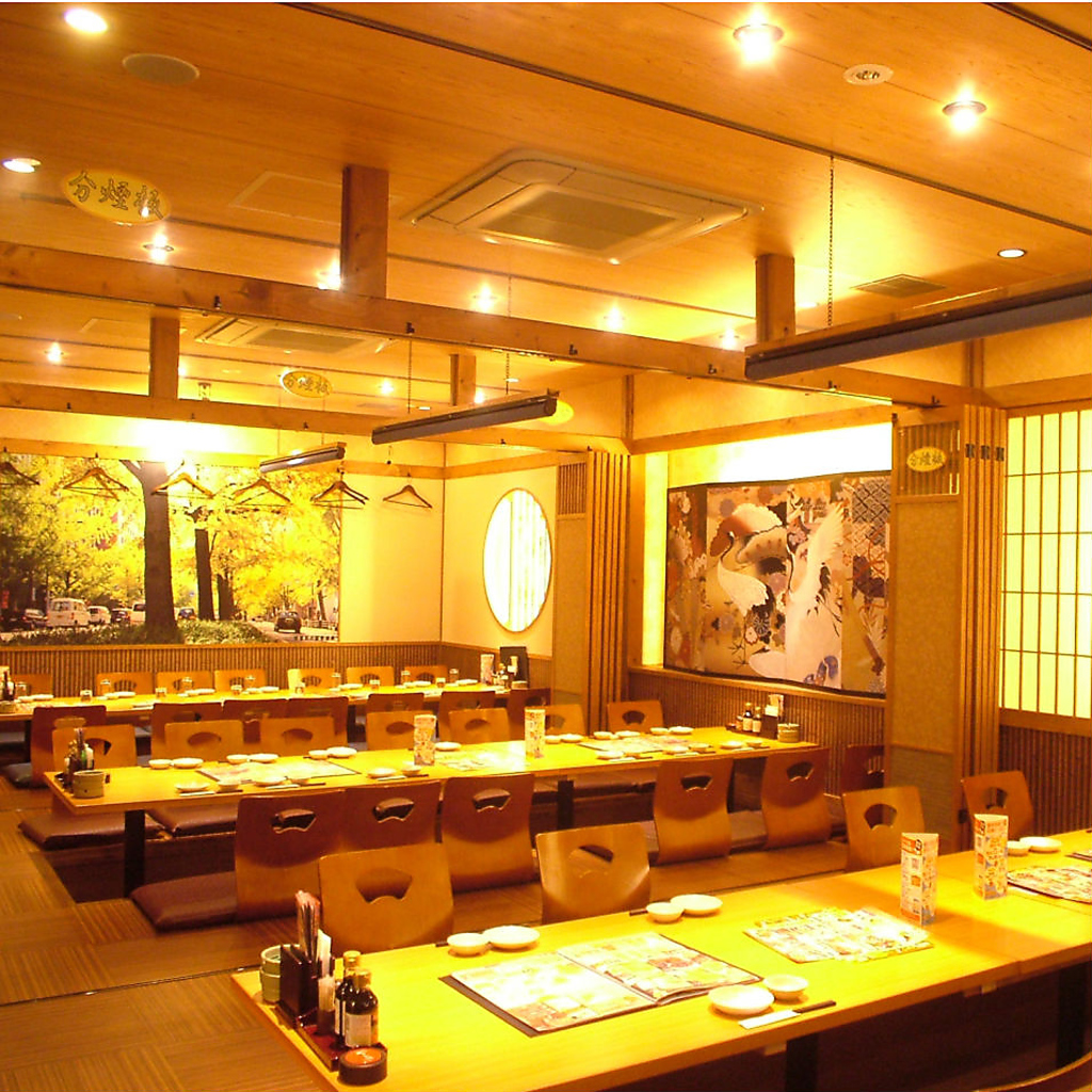 足元ゆったりの掘り炬燵も完備！各種宴会に◎