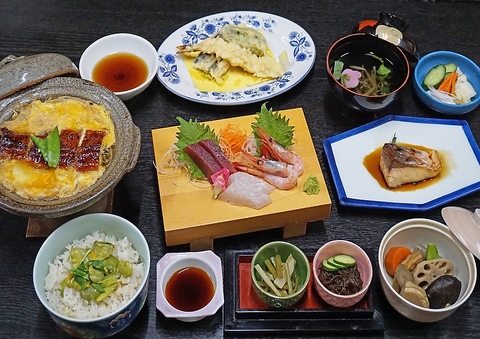 会席・海鮮・刺身・鰻料理・寿司・天婦羅、鍋等心を込めた和食料理をご提供致します。