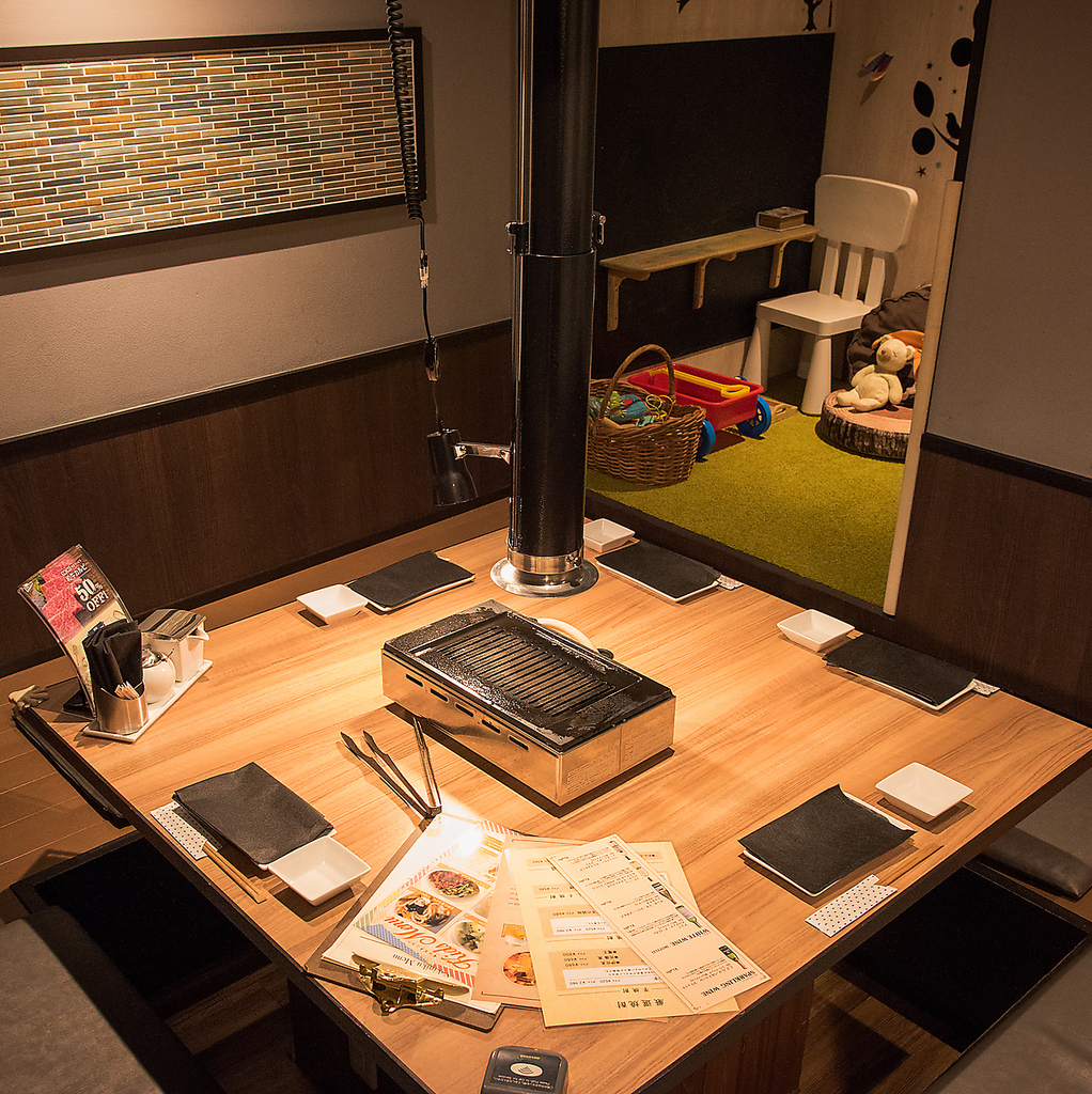 ご宴会に最適な半個室席はテーブル席と掘り炬燵席をご用意。会社宴会や接待、デートにも最適。