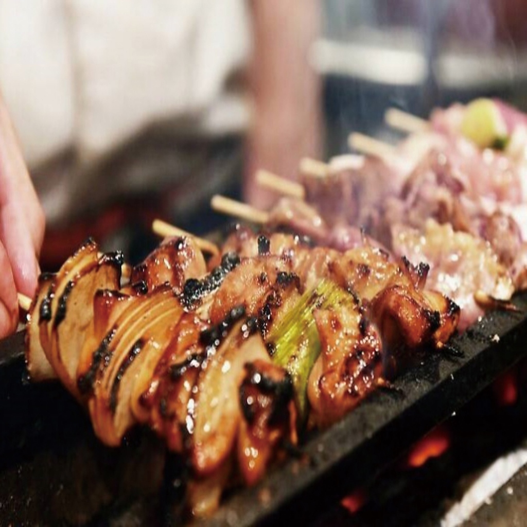 鮮度抜群の素材を一本ずつ丁寧に焼き上げてご提供。職人が真心を込めて仕上げる本格的な味わいです◎
