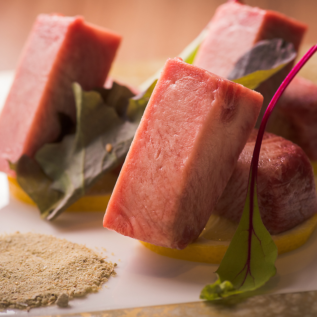 【黒毛和牛】牛タン至高の旨み。極上の厚みが生み出す旨みをご賞味ください。