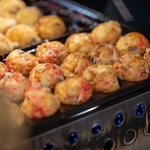 名物のたこ焼きが食べ放題に！！何個食べれるかな？？チャレンジャーお待ちしてます！！