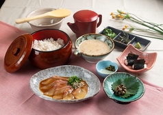 鯛茶漬け自然薯御膳の写真