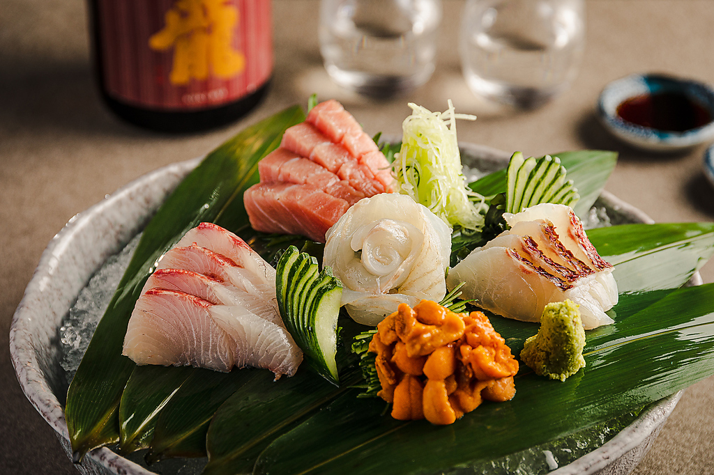 鮮度にこだわった新鮮なお刺身を盛り合わせで。飲み放題付きコースでもお楽しみ頂けます♪