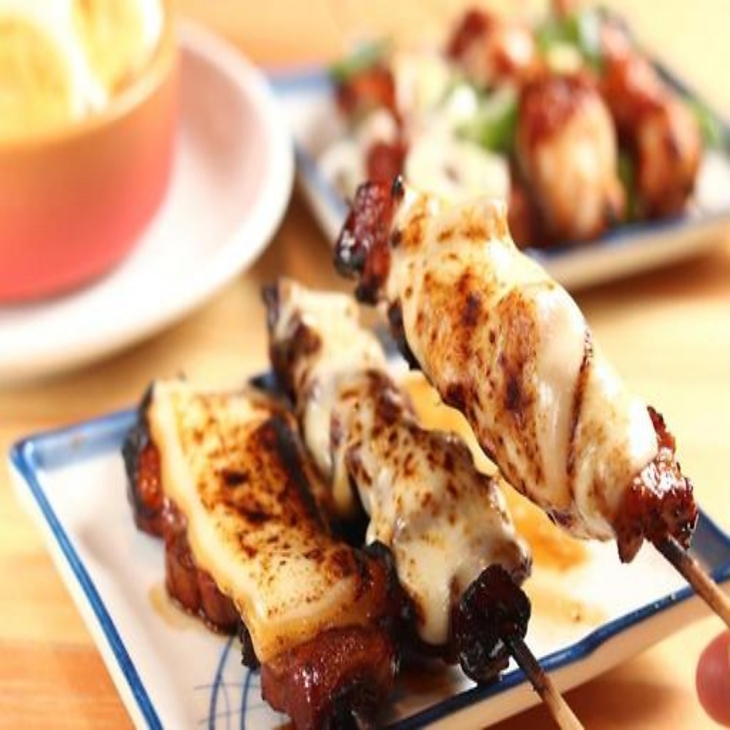 とろ～りアツアツ、濃厚なチーズが絡む創作串は絶品♪どんな具材との相性も抜群で、コク深い味わい◎