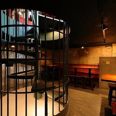 中2階には、特別なVIP席をご用意しています。プライベートな時間を過ごしたい時にぴったりです！※別途チャージ料(1名様300円(税込))がかかります。