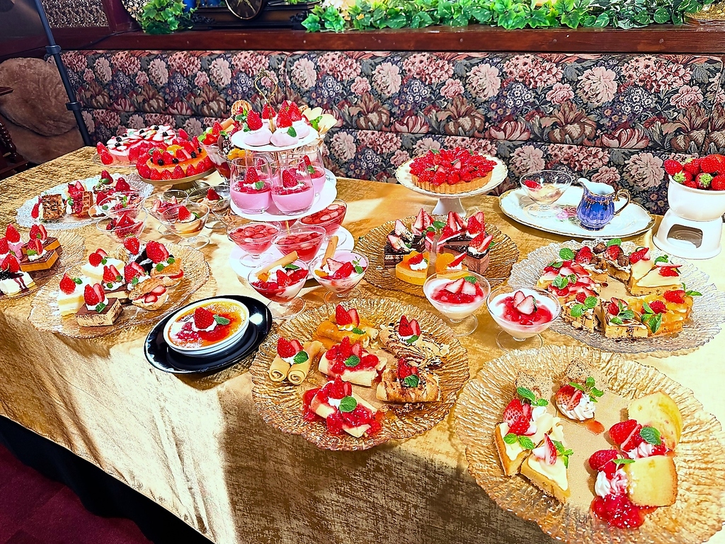 圧倒的いちごデザート食べ放題６０種類