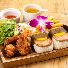 ALOHA CAFE Pineapple アロハカフェ パイナップル 梅田茶屋町店の特集写真