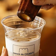 カヌレとカプチーノを組み合わせた「カヌチーノ」