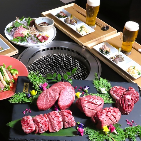 焼肉・しゃぶしゃぶ・すき焼きに加え、馬しゃぶなど肉料理全般が食べられるお店です！