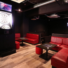 グループでの宴会や女子会に最適なテーブル席は、広々とした配置で開放感に溢れています。親しい仲間との打ち上げや誕生日会にもぴったりです。