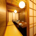 大人数でのご宴会にも対応可能。落ち着いた空間で快適にお過ごしいただけます。