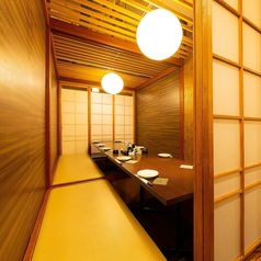 大人数でのご宴会にも対応可能。落ち着いた空間で快適にお過ごしいただけます。