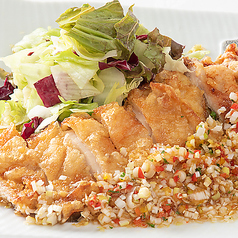 骨なし鶏モモ肉の唐揚げ薬味ソース(ユーリンチー)