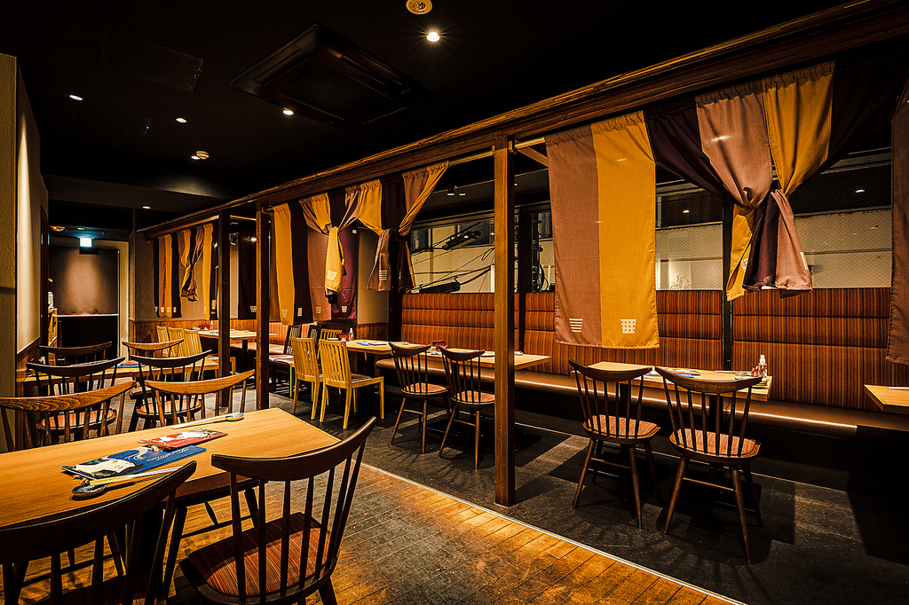 2階のテーブルソファー席は連結可能!!様々なご宴会でご利用下さい。フロア貸切のご予約も承ります。