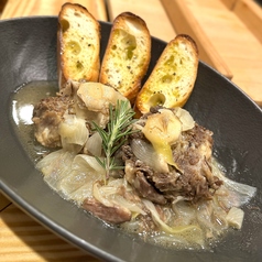 日本酒で煮込んだ ほろほろ牛テール ローズマリーの香り