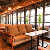 【Wi-Fiやコンセント完備】店内はWi-Fiが完備されているため、ストレスなくインターネットを利用でき、各席には電源コンセントが用意されているため、パソコンやスマートフォンの充電も心配無用です◎