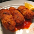 料理メニュー写真&nbsp;イベリコ生ハム風味のクロケッタ（イベリコ豚のコロッケ）　～自家製トマトソース～
