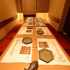 ２部屋繋げて最大１０名様までお楽しみいただけます。各種宴会や接待など幅広いシーンでご利用ください。