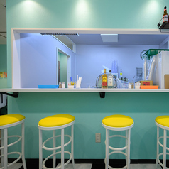 ご提供までの一連を目の前でお楽しみいただけるカウンター席♪