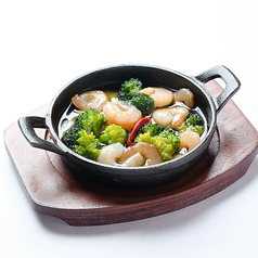 海老とブロッコリーのアヒージョ