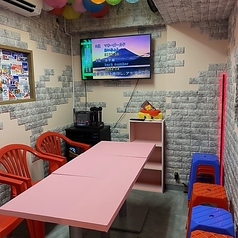 【現地屋台をイメージした活気ある店内】4名～10名様まで！カラオケ付き完全個室◎アジア料理を堪能しながら宴会はいかがでしょうか♪