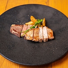 特選！熟成肉の2種盛り合わせ(100g×2種)
