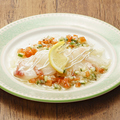 料理メニュー写真 真鯛カルパッチョ／野菜たっぷりのラビゴットソースで召し上がれ