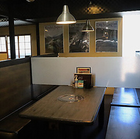 プライベートを確保！仕切付きの半個室席でゆったり宴会