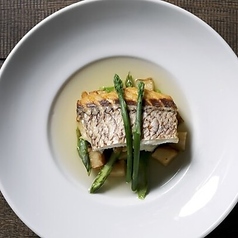 桜鯛のポワレ 春野菜の煮込みとレモン香るブイヨン仕立て