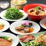 フカヒレやアワビの煮込みなど、大切なご会食を彩る贅沢食材で揃えた本格コースをご用意しています◎