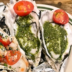 蒸し牡蠣のバジルソース乗せ