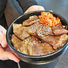 毎日異なる味わいが楽しめる、日替り焼肉丼をご用意