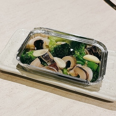 イカとブロッコリーのアヒージョ