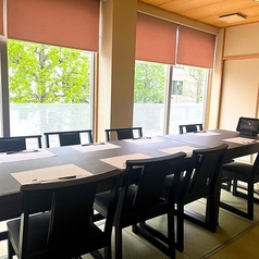 ゆったりとした時間を過ごせる和の趣きは、大切な方へのおもてなしに最適です。料理は種類豊富な会席がオススメ。苦手な食材や、ボリュームなど、リクエストに沿ったオリジナルのプランが用意されています。