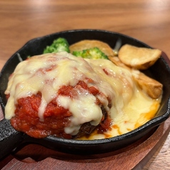 三元豚の肉汁ハンバーグ　濃厚トマトチーズ