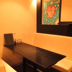 グループ利用に最適なボックス席をご用意◎プライベート感満載！広々としたテーブルで、ゆっくりと会話を楽しむことができます◎大切な仲間との特別な時間を、この快適な空間でお過ごしください♪お料理やドリンクを囲んで、楽しいひとときを！