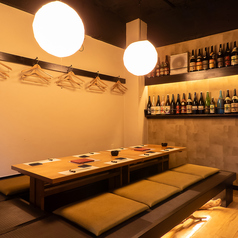 周囲を気にせず、静かに過ごせる掘りごたつ席は、少人数でのご会食や記念日などにもおすすめです。心地よい距離感で、丁寧に仕上げられた料理を囲みながら、特別なひとときをお過ごしください。