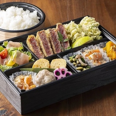 霜降りサーロインと鶏天弁当