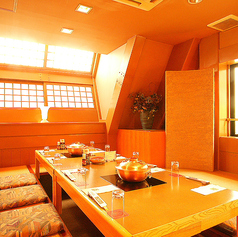 【2階・掘りごたつ個室】2名様から4名様用の個室です。デートにも人気のお席です。ご予約はお早めにどうぞ。17時からご利用いただけます。