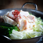 とりまる名物の牛もつ鍋。 高級料亭の元料理長監修の人気もつ鍋店の味を受け継いでおります！