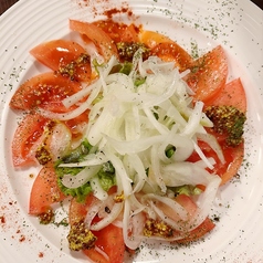 トマトとオニオンスライスのカルパッチョ