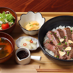 厚切り肩ロースのステーキ丼定食