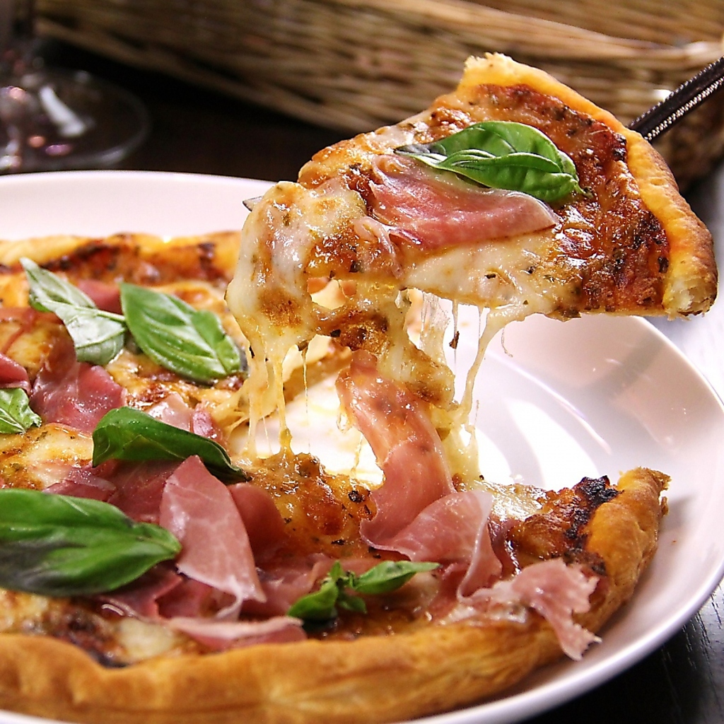 シェフが腕を振るう本格イタリアンからカジュアルな内容のお料理までご用意しております♪