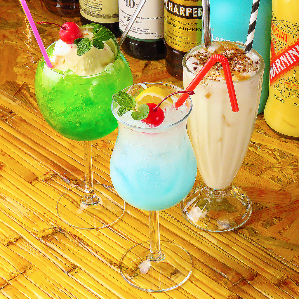 世界各国のビールやウイスキー各種、カクテル、ノンアルコールカクテルなどドリンクの種類が超豊富☆