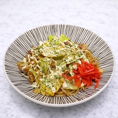 パリパリ鶏皮と野菜の自家製ソース焼きそば