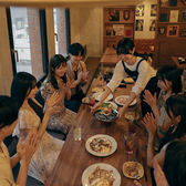 料理・ドリンク・内装すべてにこだわり。特別なひとときをご提供。結婚式の2次会等、大型バーティーに最適な空間をご用意いたします。心から楽しんでいただけるようお手伝いいたします。各種イベントにふさわしい雰囲気を演出いたします。会話も弾むことまちがいなし。心を込めたおもてなしと細やかな配慮を行っています。