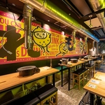 テーブル席とカウンター席をご用意。人数やシーンに合わせてご案内いたします！